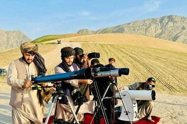 د کوچني اختر په درشل کې؛ طالبانو له خلکو غوښتي چې د میاشتې د لیدو هڅه وکړي