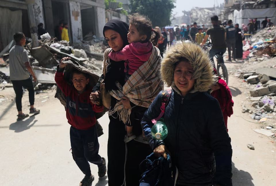 گسترش ساحه زون امنیتی؛ در پی پیشروی نیروهای اسرائیلی در رفح، صدها هزار فلسطینی آواره شدند