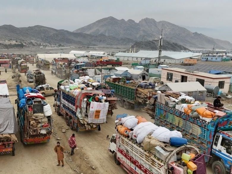 طالبان: تېره ورځ تر سل ډېرې کورنۍ له ایران او پاکستانه جبري راستنې شوي