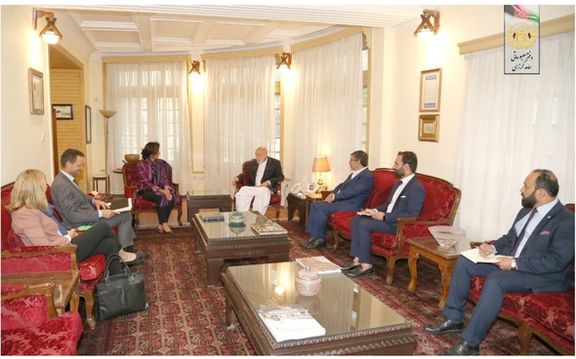 حامد کرزی در دیدار با نماینده اتحادیه اروپا بار دیگر خواهان بازگشایی مکتبهای دختران شد