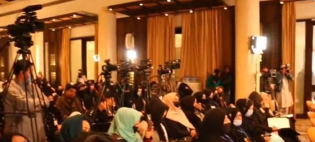 نمایشگاه صنایع دستی زنان در کابل؛ سرمایه‌گذاران زن بر محصولات خانگی تمرکز کرده‌اند