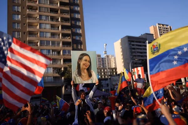 د مادورو مخالفې څېرې ونزوېلا ته د بېرته ستنېدو ژمنه وکړه او د ازادو ټاکنو غوښتنه یې کړې