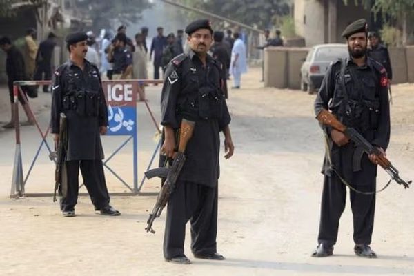 په خیبر پښتونخوا کې یو پاکستانی افسر وژل شوی او څلور سرتیري ټپیان شوي