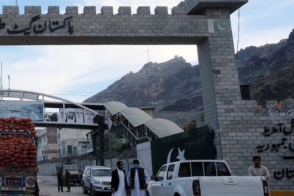 دفتر والی طالبان در ننگرهار: مشکل اینترنت پاکستان باعث شد تورخم بسته شود