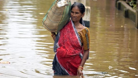 د هند په شمال ختیځ کې د سېلابونو او ځمکې ښویېدنې له امله ۳۰ کسان مړه شوي دي