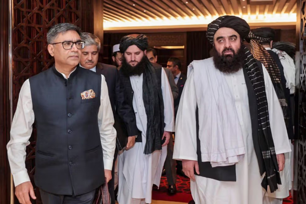 الهند تتراجع عن دعوتها وزير خارجية طالبان لزيارة نيودلهي