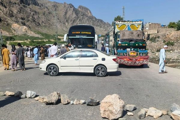 لنډي کوتل کې د دوو کسانو د وژنې پر ضد احتجاج؛ د تورخم لاره تړل شوې