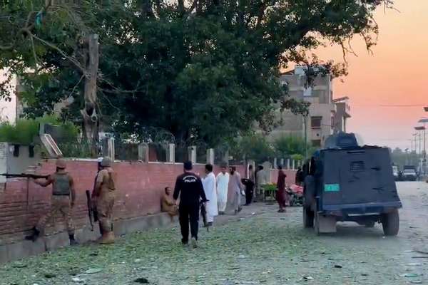 د خیبرپښتونخوا د کوهاټ د پولیسو مرکز کې چاودنه؛ ۲۱ وژل شوي او ۱۰۳ نور ټپیان شوي دي
