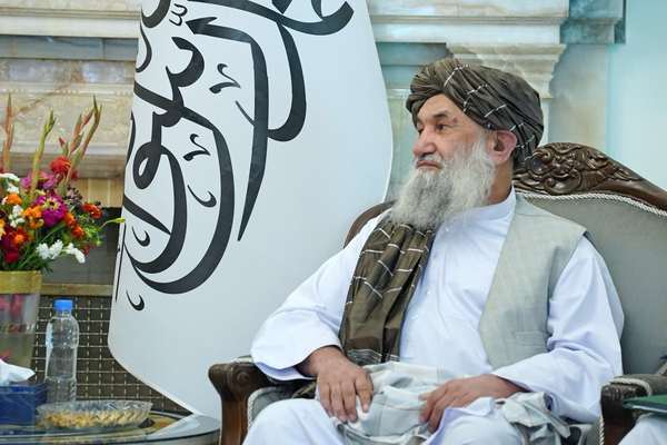 ملا حسن اخوند د پاکستان د بریدونو په اړه چوپ خو د دوبۍ له حاکم سره یې غمرازي ښکاره کړې