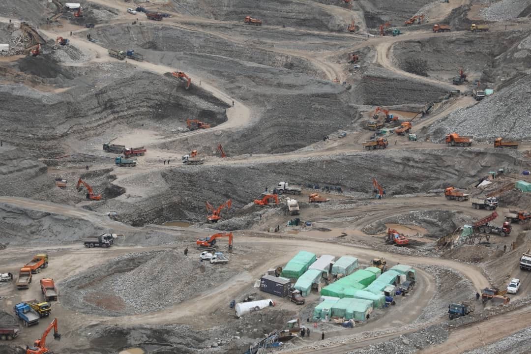 «۱۰۰ هزار نفر» برای طالبان در بدخشان طلا استخراج می‌کنند