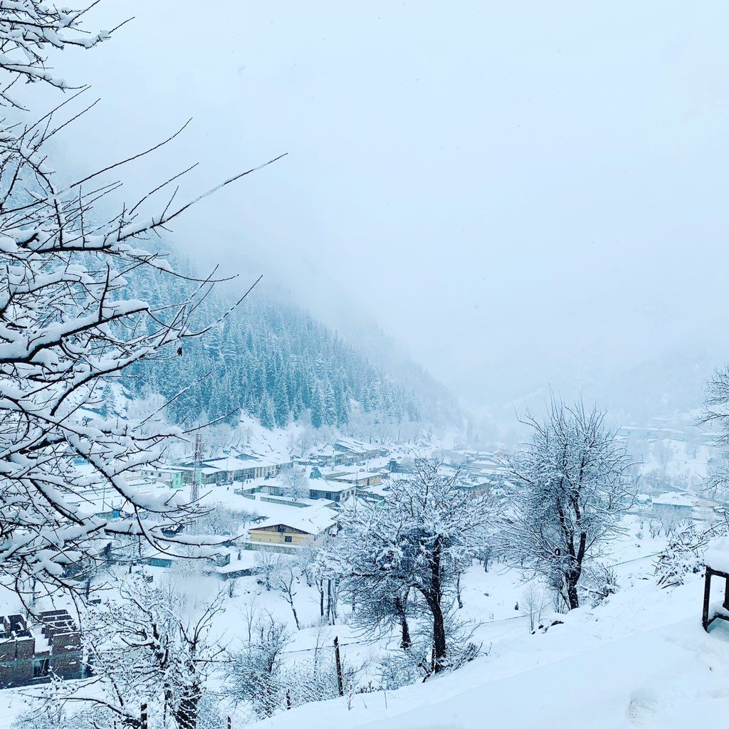 د نورستان - کونړ لويه لار د درنې واورې له امله د لنډمهال لپاره تړل شوې