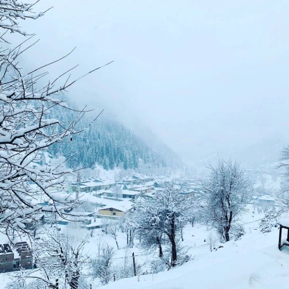 د نورستان - کونړ لويه لار د درنې واورې له امله د لنډمهال لپاره تړل شوې