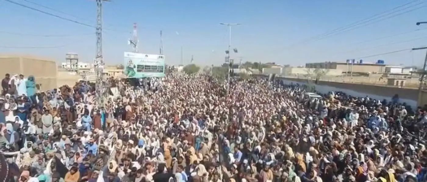 تصمیم جدید حکومت پاکستان درباره عبور از دیورند چیست و معترضان چه می‌گویند؟