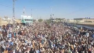 تصمیم جدید حکومت پاکستان درباره عبور از دیورند چیست و معترضان چه میگویند؟