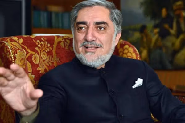 عبدالله عبدالله پر افغان زلمیانو غږ کړی چې په غیرقانوني لارو بهر ته لاړ نه شي