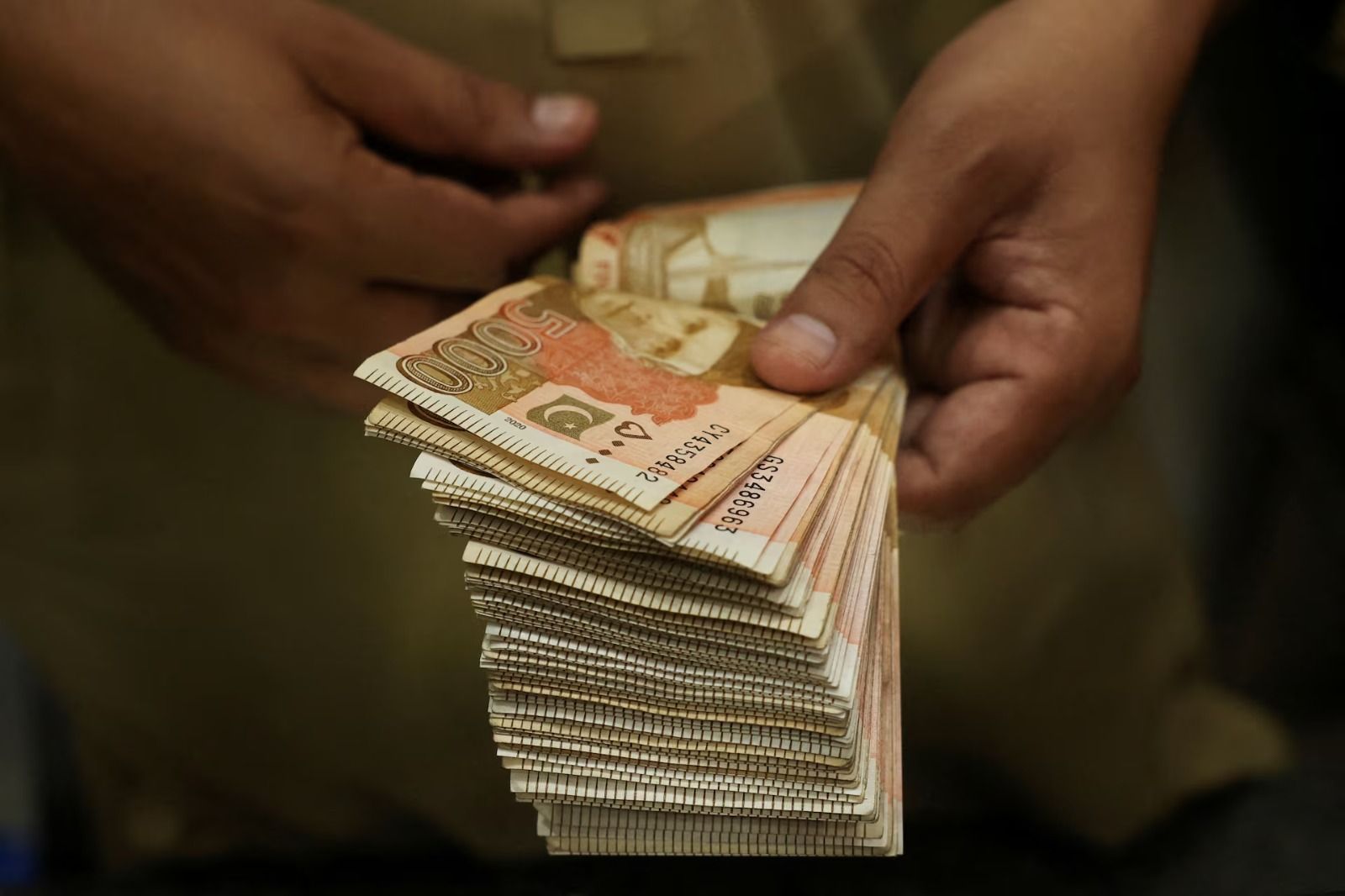 امارات متحده به دلیل نارضایتی از اسلام‌آباد خواستار دریافت میلیاردها دالر وام خود شد