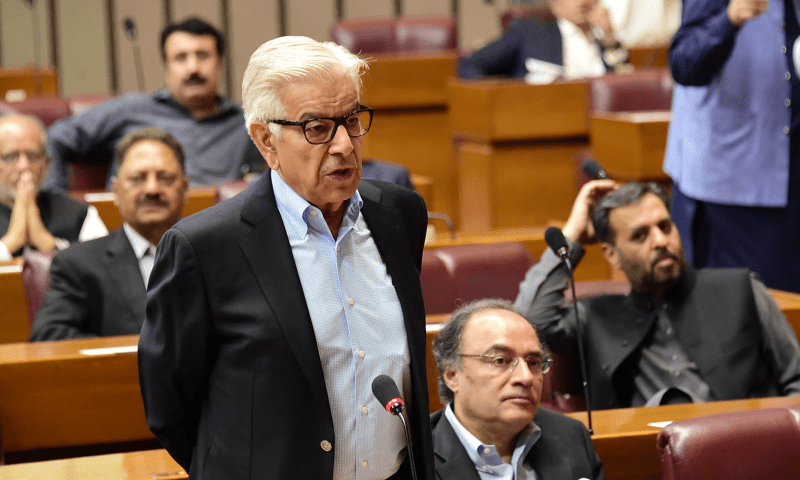 وزیر دفاع پاکستان حزب عمران خان را به حمایت از تروریستان متهم کرد