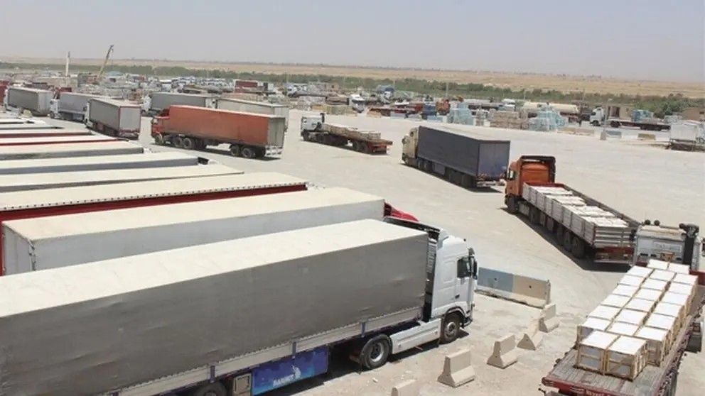 پس از ۳ماه توقف لاری‌ها در اسلام‌قلعه رانندگان ایرانی از بی‌پاسخی مقامات دو کشور شاکی‌اند 