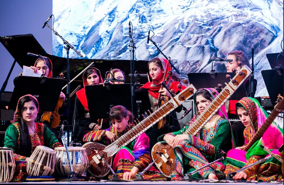افغان سندرغاړی: موسیقي د ټپونو رغېدو او د خلکو د یووالي ځواک لري