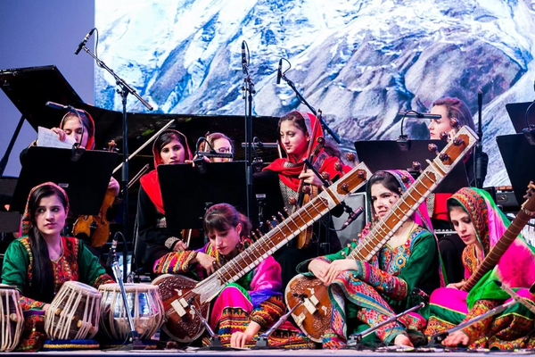 افغان سندرغاړی: موسیقي د ټپونو رغېدو او د خلکو د یووالي ځواک لري