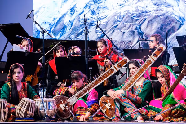 افغان سندرغاړی: موسیقي د ټپونو رغېدو او د خلکو د یووالي ځواک لري