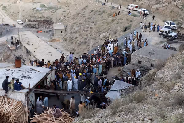 طالبانو په بلوچستان کې د ۳۴ کان کیندونکو پر مړینه خواشیني وښوده