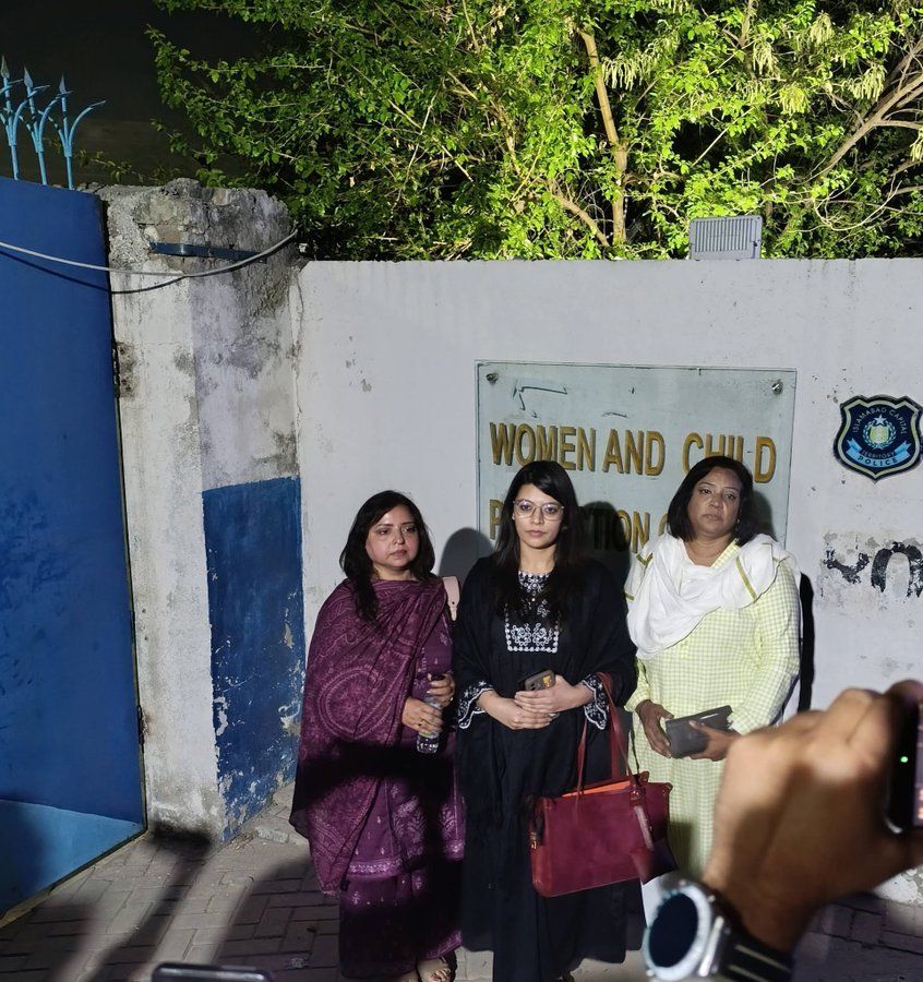 ار‌اېس‌اېف: په پاکستان کې درې ښځینه خبریالانې د ښځو ورځې د لاریون د پوښښ پر مهال وهل شوي