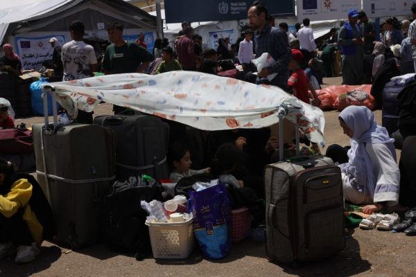 "الغارديان": إيران رحّلت 153 امرأة إلى طالبان بلا مأوى ولا معيل ولا حقوق