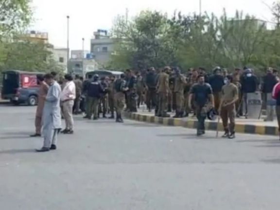 تحریک انصاف: پولیس پاکستان ۲۵ عضو حزب تحریک انصاف را در کراچی دستگیر کرد