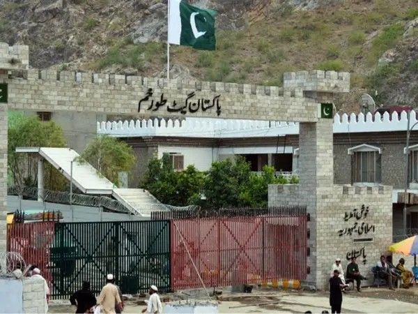 در پی درگیری و بسته شدن گذرگاه تورخم، طالبان خواهان گفت‌و‌گوی دیپلوماتیک با پاکستان شد