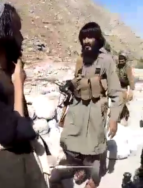 نشر ویدیوی محاکمه صحرایی و تیرباران کردن یک جوان پنجشیری از سوی طالبان