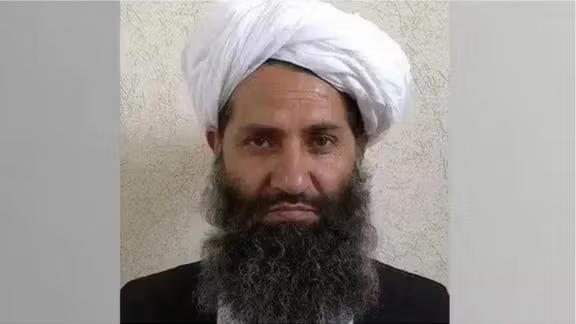 د طالبانو مشر وايي سختو معلولانو ته یې د موټر پېرنې د لګښت ورکولو فرمان ور کړی