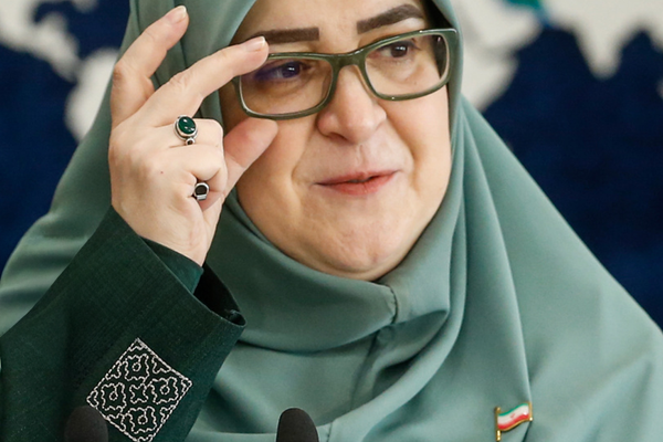 فاطمه مهاجراني: د مشرتابه لارښوونو ته په پام د انټرنېټ ستونزو هوارولو په لټه کې یو