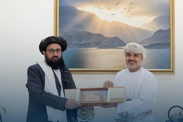 د طالبانو او عمان د ټرانسپورټ وزیرانو د دوه اړخیزو اړیکو پر پراختیا خبرې کړې دي