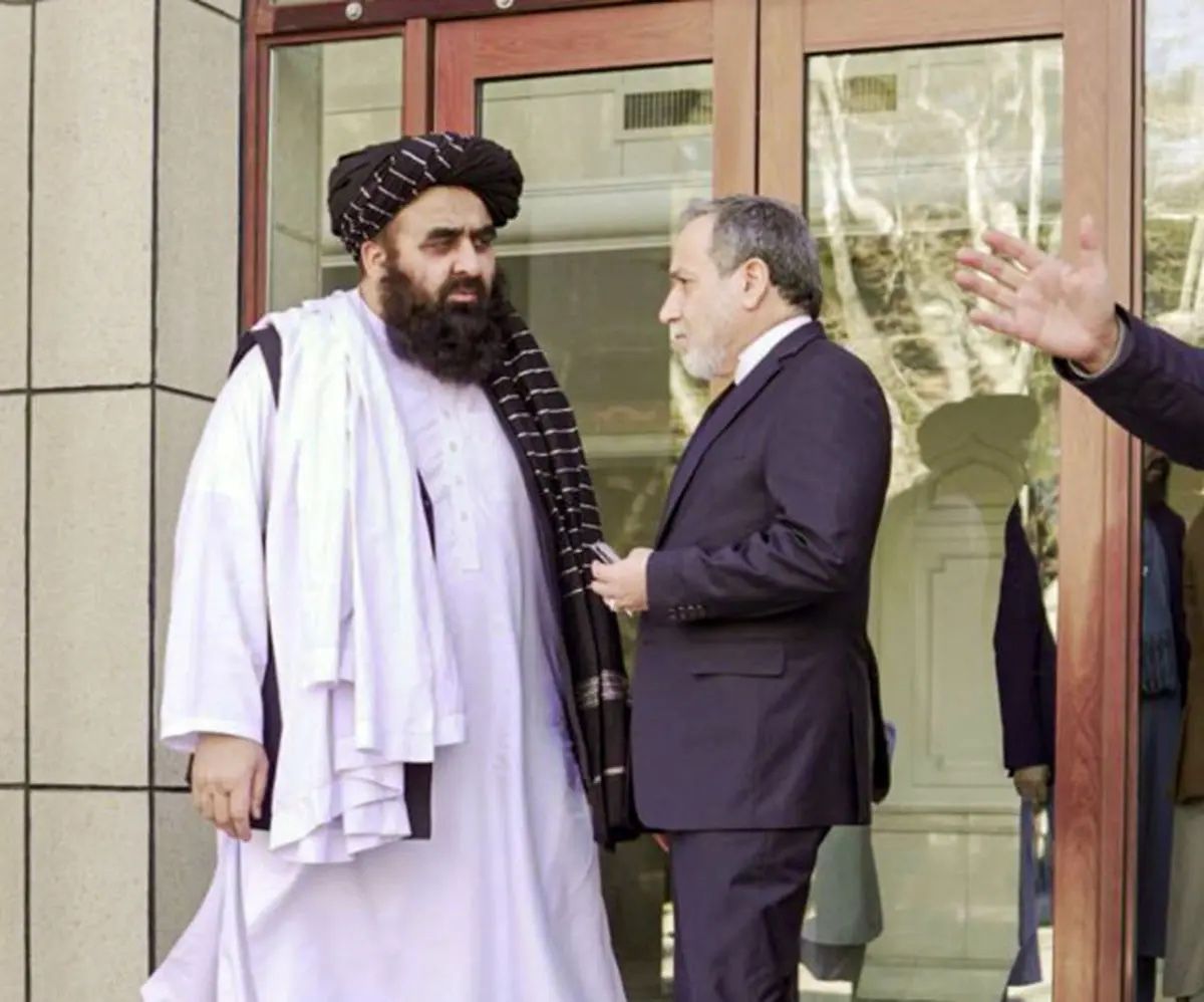 گفت‌وگوی تلفنی وزیران خارجه ایران و طالبان درباره درگیری با پاکستان