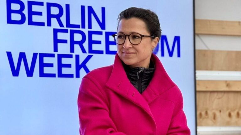 د اروپایي پارلمان غړې: اروپايي چارواکي طالبانو ته په بروکسل کې «سره غالۍ» هواروي