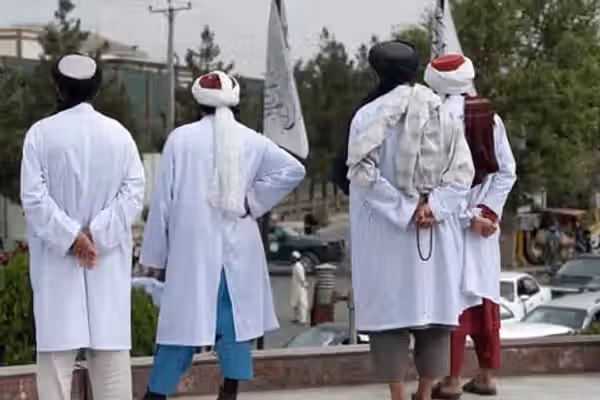 ماموران طالبان دستکم «سه زن را به علت نوع پوشش» در هرات با خود بردند