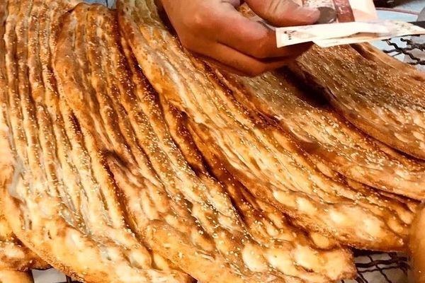 وزير الداخلية الإيراني: تراجع استهلاك الخبز في البلاد نتيجة ترحيل الأفغان