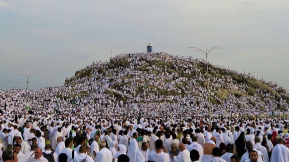 سعودي عربستان کې د حاجیانو د عرفاتو مراسم نن ترسره کېږي
