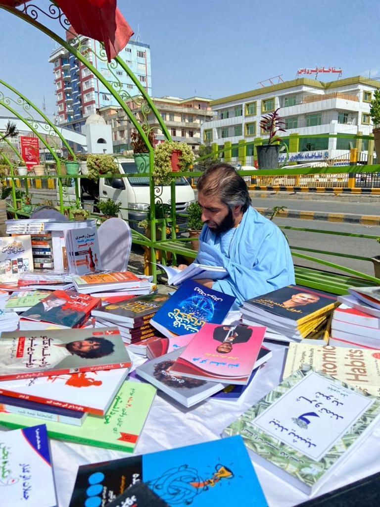 دومین نمایشگاه کتاب 'بر فراز پل سوخته' در کابل برگزار شد