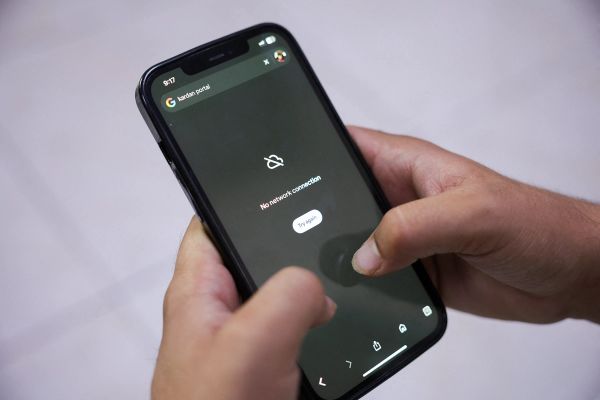 اعتراف مسؤول طالبان: لا يمكننا العيش بدون الإنترنت