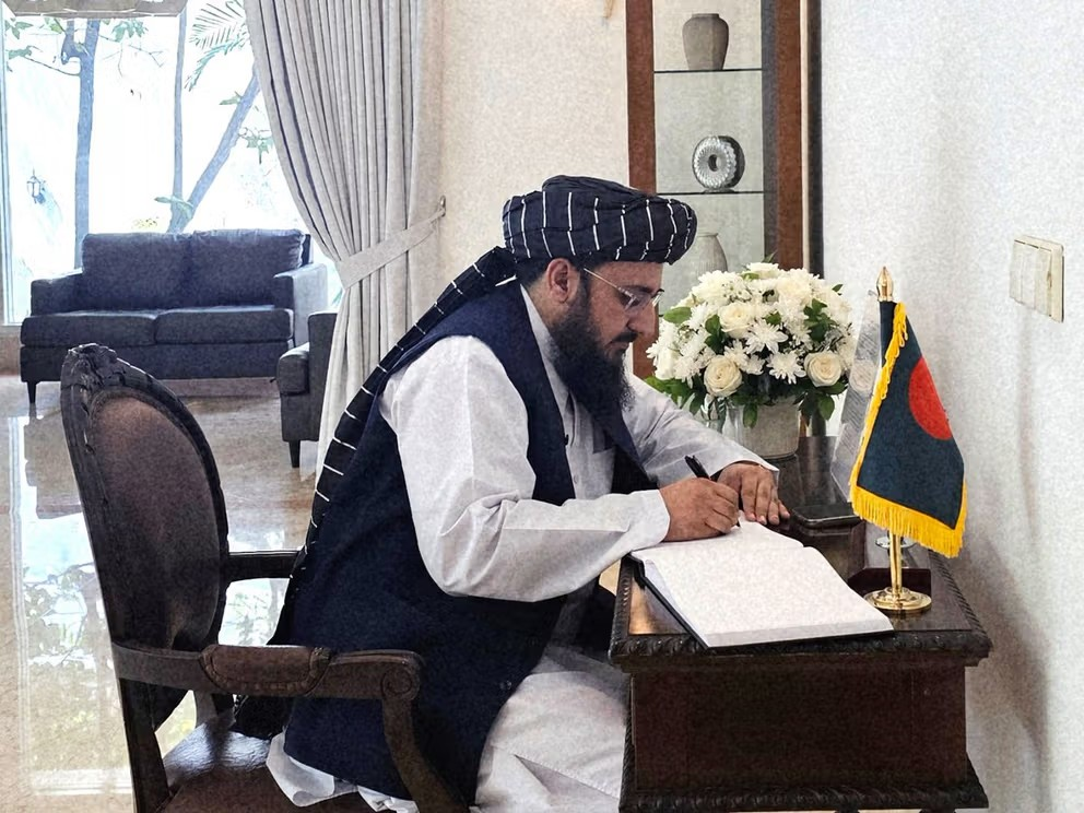 نفاق سياسي.. طالبان تحرم النساء في الداخل وتُظهر التعاطف معهن في الخارج