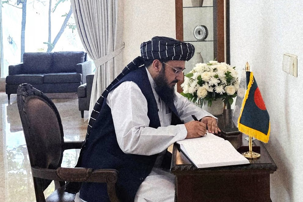 نفاق سياسي.. طالبان تحرم النساء في الداخل وتُظهر التعاطف معهن في الخارج