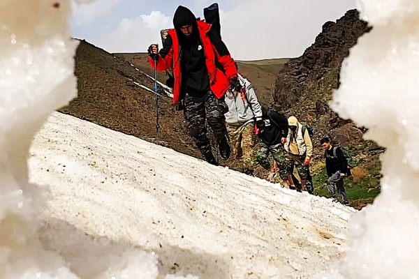 ورزشکاران تیم کوهنوردی «جام غور» به بلندترین قله جنوبشرقی ولایت غور صعود کردند