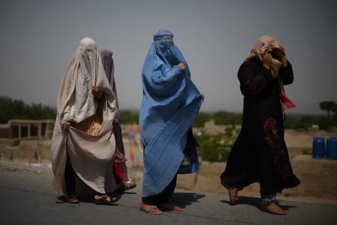 د څېړونکو شبکه: د طالبانو ۱۸م فرمان د هغو ښځو د طلاق بهیر ستونزمن کړی چې مېړونه یې بهر دي