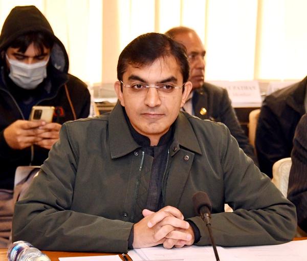 محسن داور: توافقنامه دوحه میان طالبان و امریکا برای صلح منطقه «زیان‌آور» بود