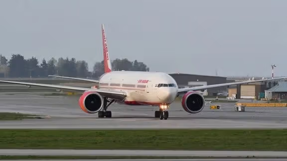 پاکستان پر هندي الوتکو د خپل هوایي حریم بندیز تر یوې بلې میاشتې پورې وغځاوه