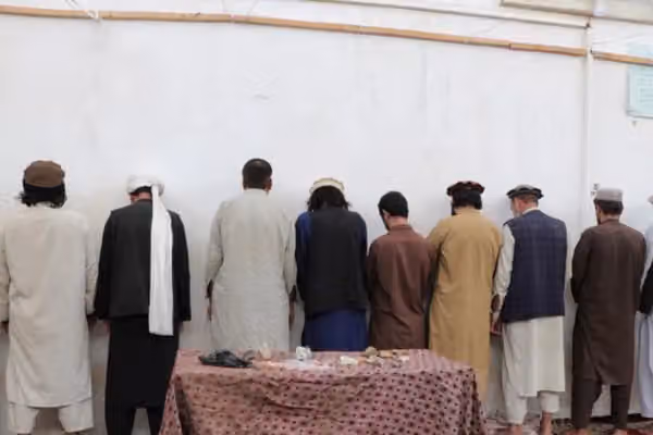 طالبان وایي درېیو ولایتونو کې یې د بېلابېلو جرمونو په تور ۱۴ کسان نیولي دي