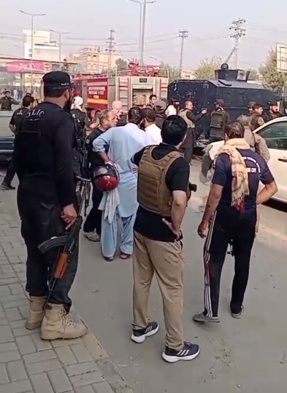 پېښور کې د پولیسو یو مرکز دننه چاودنې یو کس وژلی