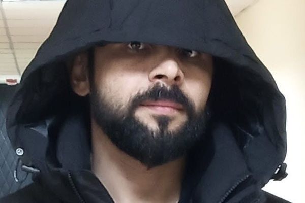 د طالبانو د خواله رسنیو فعال رحیم سکندر ومنله، چې خپلې ډلې یې بندي کړی دی